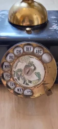 Telefone de disco antigo 