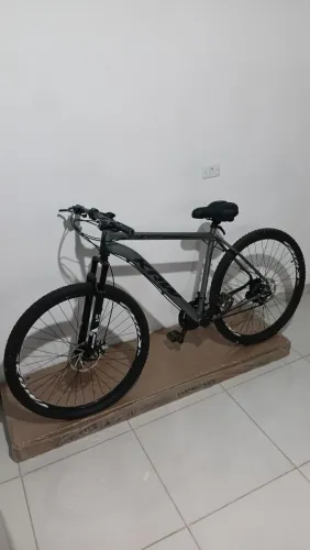 Bicicleta aro 29 alumínio 24 freio a disco abisolute :cor cinza tamanho do quadro 21 XL
