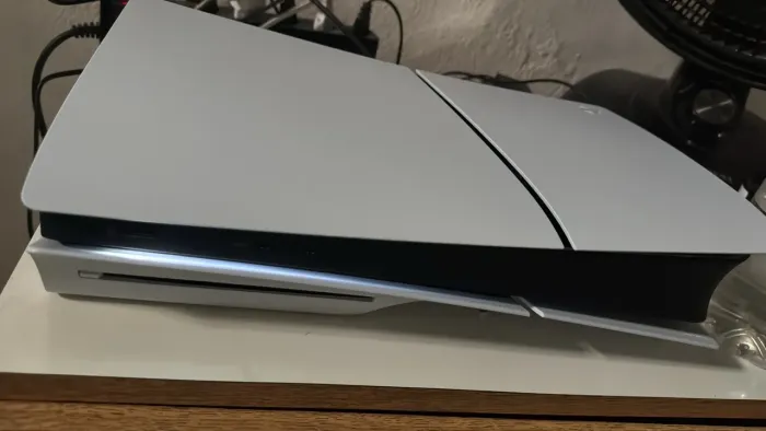 PS5 slim 1TB com leitor . + 2 jogos
