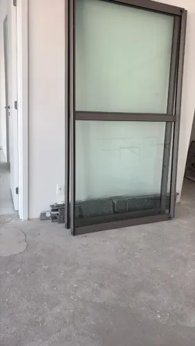 Porta balcão cinza, linha suprema medidas 210x115 cada porta são 3 pecas vidro de correr.