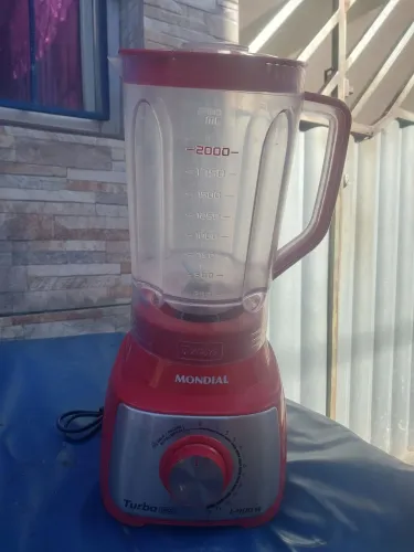 Vende-se Liquidificador Mondial TurboInox L1100W. Valor 100,00.