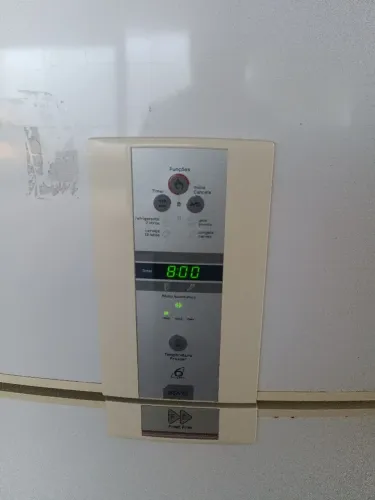Geladeira gelo seco frost free em perfeitas condições com painel digital