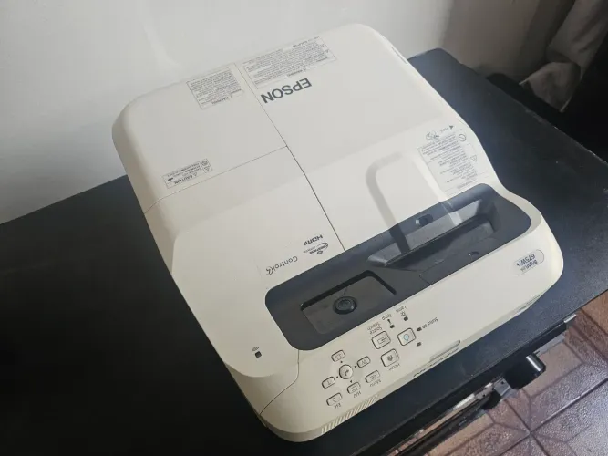 Projetor Epson 675wi