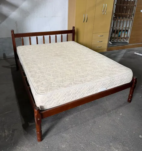 Vendo Cama De Madeira Com Colchão!!
