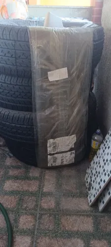 VENDO JOGO DE PNEUS ARO 15 NOVO. 