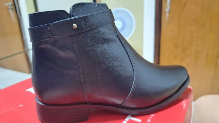 Bota feminina de couro - Nova