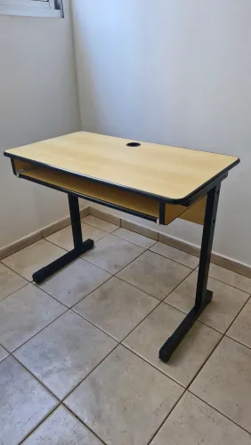 Mesa para computador, com suporte para teclado!