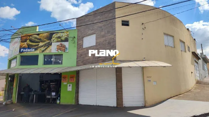 Comodo comercial para alugar em excelente localização no bairro Residencial Palermo - Fran