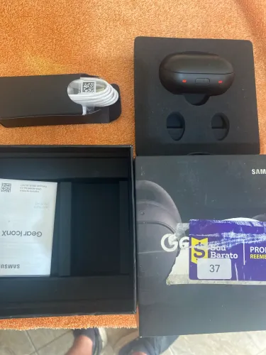 Fone de ouvido in-ear sem fio Samsung Gear IconX SM-R140 preto ( sucata)