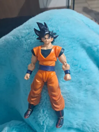 Goku fullpower sh figuarts completo e com muitas heads extra