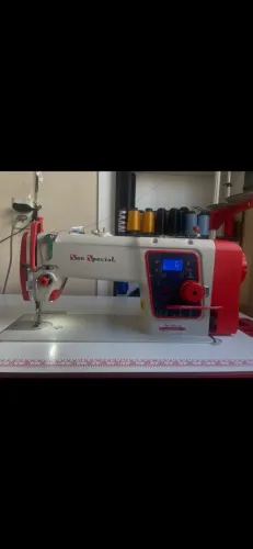 Máquina de costura reta semi nova ,sun special