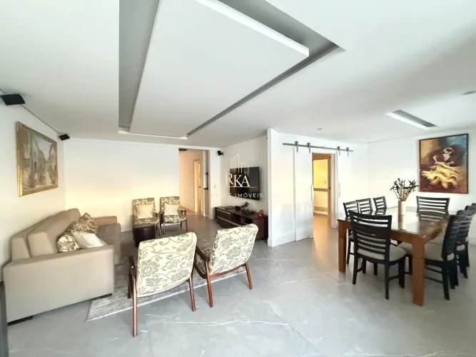 Casa mobiliada com 250m², 4 dormitórios sendo 3 suítes e 3 vagas para locação no