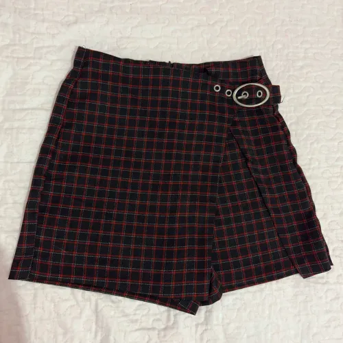 Short saia xadrez vermelho e preto