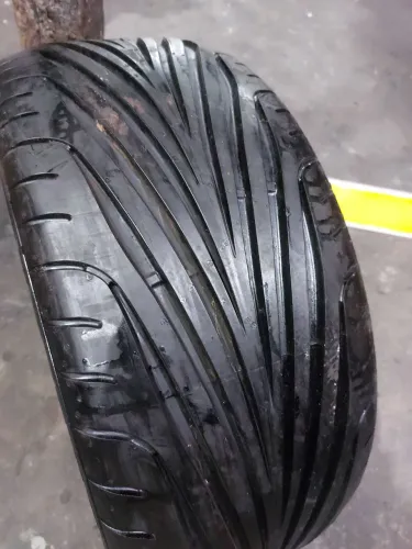 Pneu 225/50Z r16 run flat.