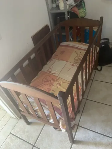 Vendo berço de sucupira