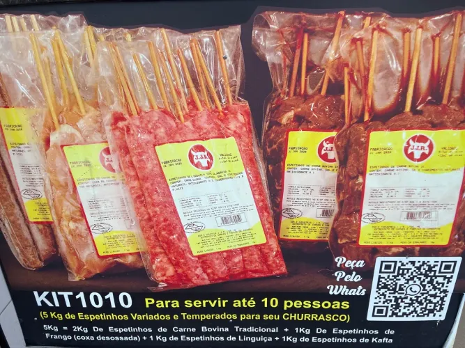 Espetinhos temperados para sua festa.