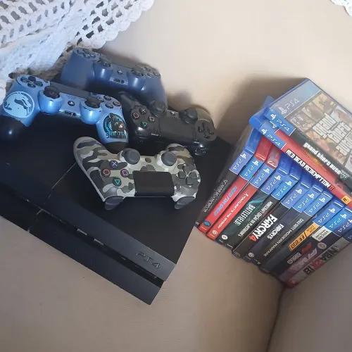 Playstation 4 fat 2tb de memoria + 4 controles + 14 jogos midia fisica