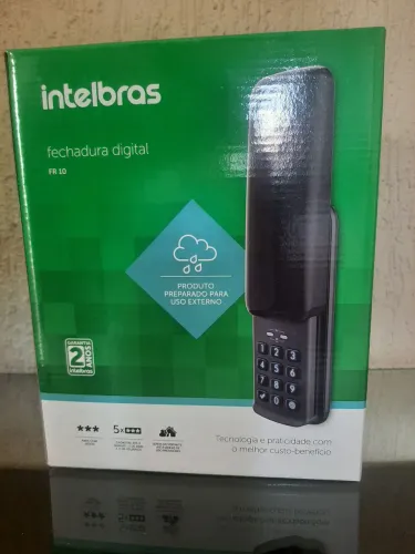Fechadura eletrônica no precinho