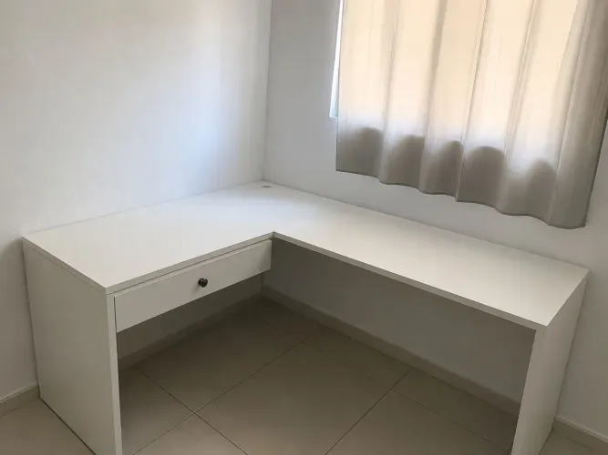 Vendo mesa L - escrivaninha com gaveta grande