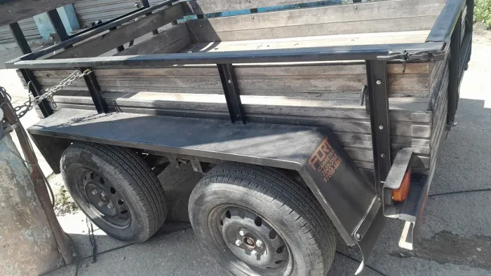 Carretinha reforçada 2 eixos com molas