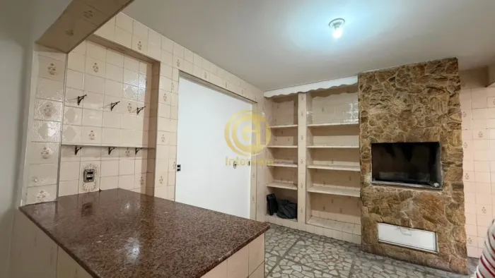 Casa à venda em Jacareí-SP, Parque Itamarati: 3 quartos, 1 sala, 2 banheiros, 2 vagas, 111