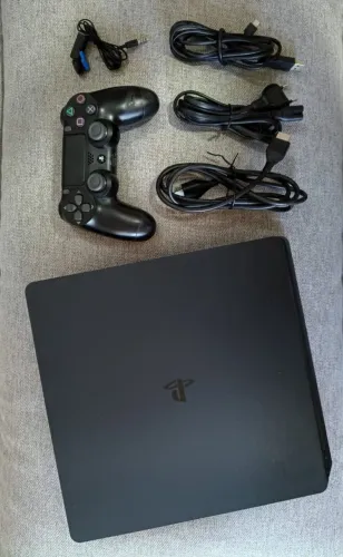 Sony Playstation 4 + Controle Dualshock 4 + fone de ouvido com fio