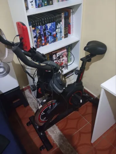 Bicicleta ergométrica quase nova.