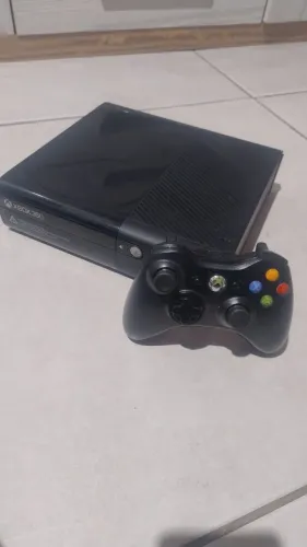 Xbox 360 com HD jogos leia descrição 