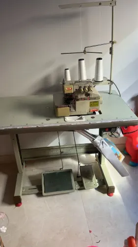 Máquina de costura overloq
