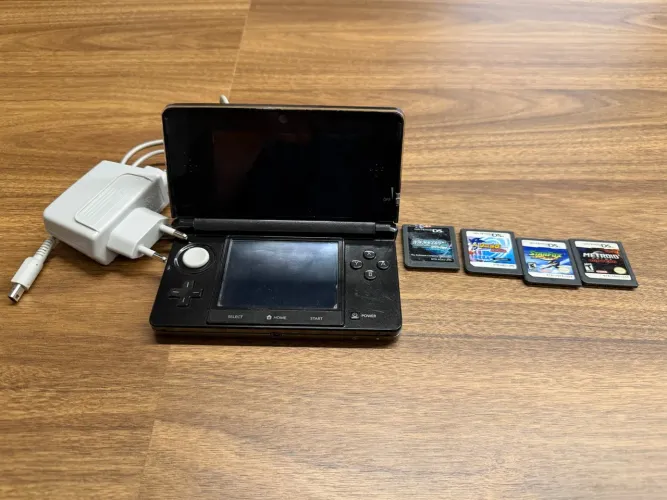 Nintendo 3ds Old Black + 4 jogos Ds + Carregador