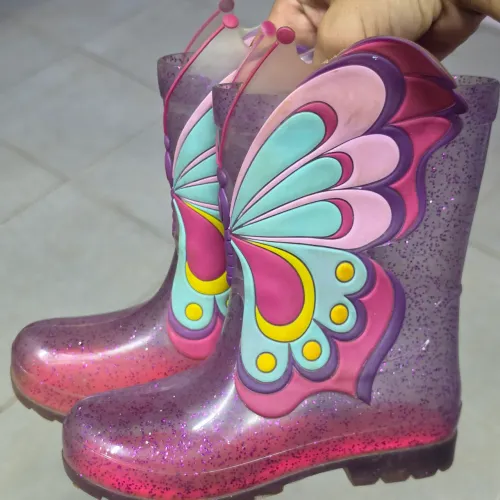 Bota galocha infantil feminina com glitter e borboleta