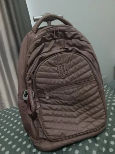 Mochila RB usada ótimo estado 