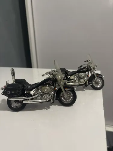miniatura moto harley-davidson heritage softail classic