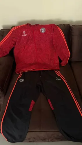 conjunto track suit hino manshester united 