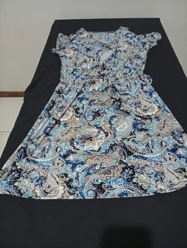 Vendo roupas semi novas em perfito estadopar ontem !