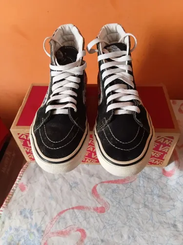 Tênis VANS.