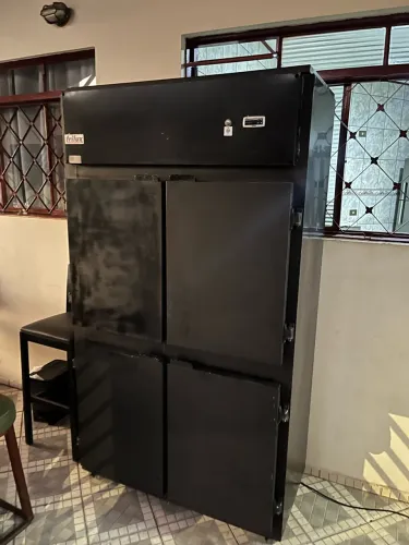 Geladeira Industrial 4 Portas Frilux - 700L - Uso Comercial