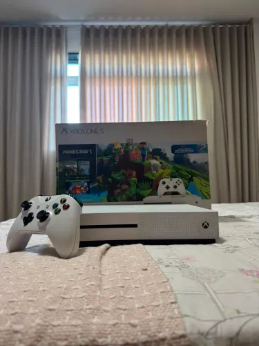 Xbox one s + 1 controle seminovo