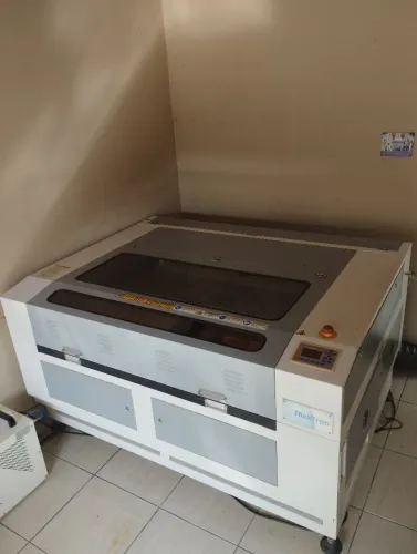 Máquina de corte a laser co2 Th13090 (baixei pra vender )
