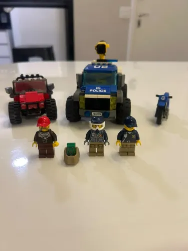  LEGO City 60172 Dirt Road Pursuit - Faltando peças