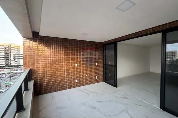 Apartamento com excelente localização | 3 suítes na Ponta Verde | VENDE-SE