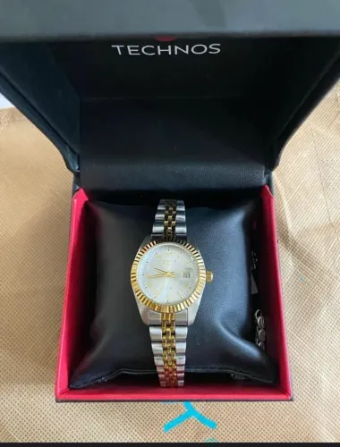 Relógio ouro e hora