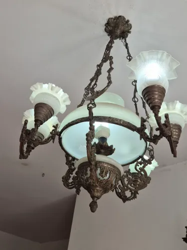 Lustre com 3 cúpulas 