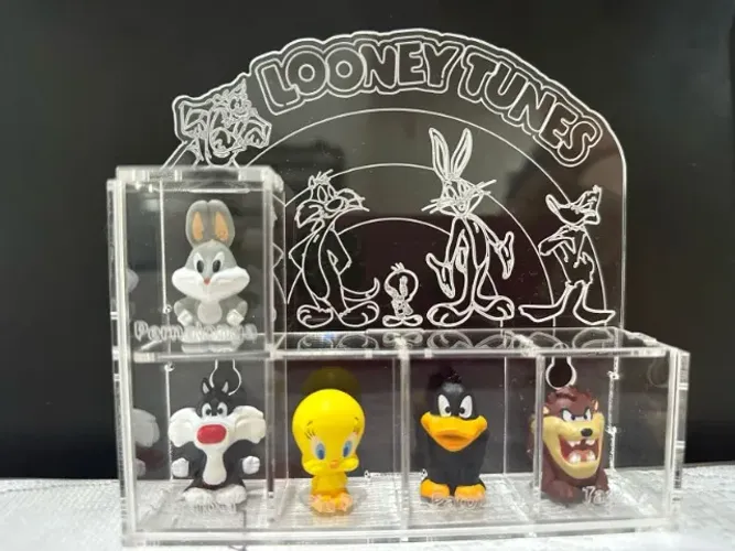 Expositor Looney Tunes para coleção de gogos Cacau Show