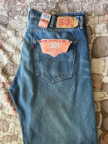 VENDO CALÇA JEANS LEVIS ORIGINAL 501 ACEITO OFERTA