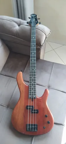Contrabaixo Tagima XB21