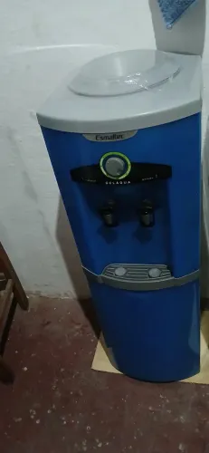Vendo um bebedouro de água gelada bem conservado