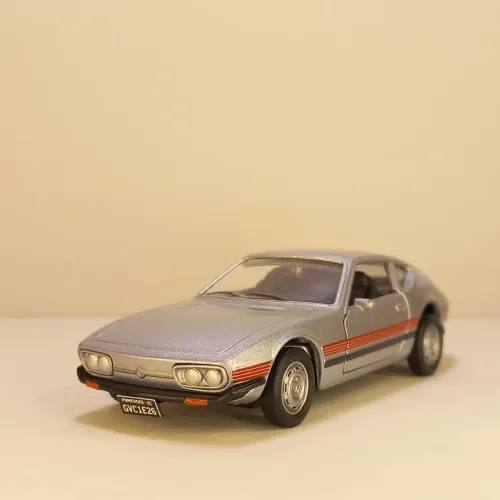 Miniaturas de carros reais em escala, com elevado nível de detalhes e qualidade .