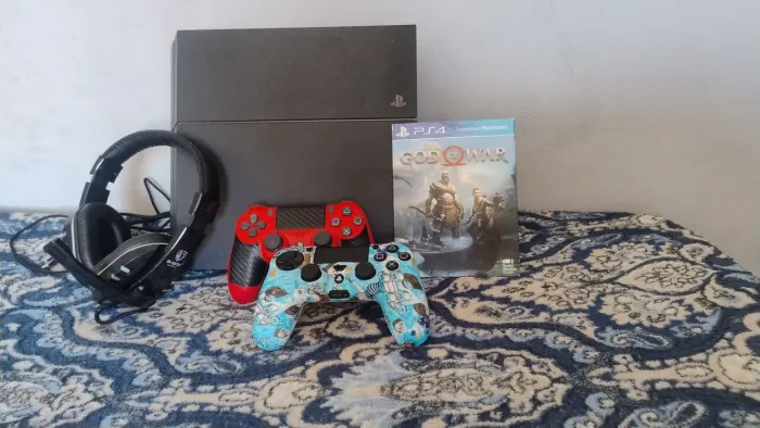 Vendo PS4 FAT 500gb ?