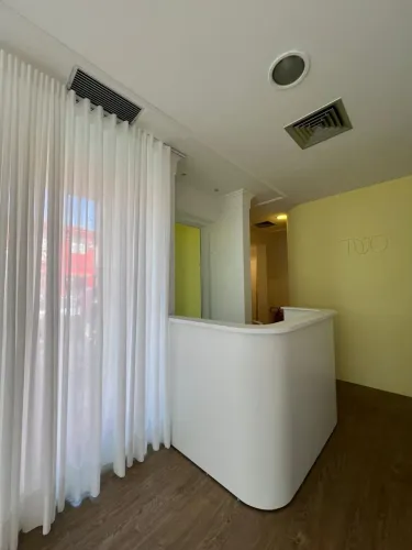 Balcão Caixa para Loja acompanha dois baús com rodinhas - Semi Novo
